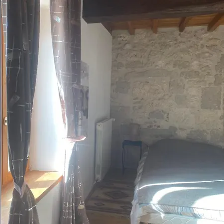 Couette-café Chez Sophie -chambres D’hôtes, Et équestre *