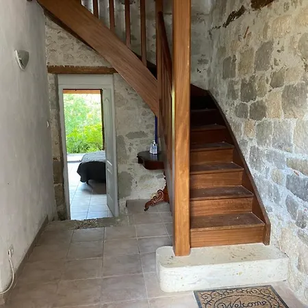 Couette-café Chez Sophie -chambres D’hôtes, Et équestre *