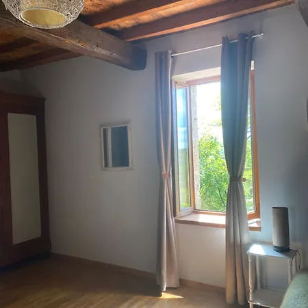 Chez Sophie -chambres D’hôtes, Et équestre Couette-café *