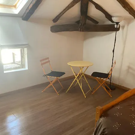 Couette-café Chez Sophie -chambres D’hôtes, Et équestre *