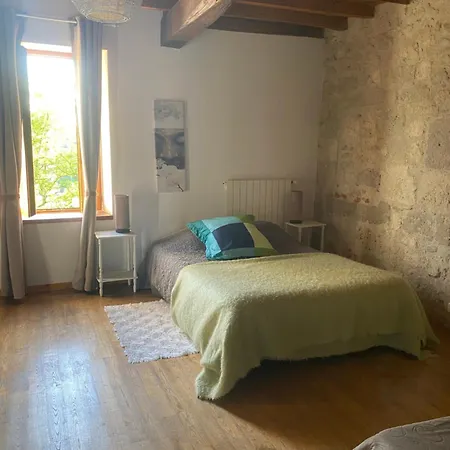 Chez Sophie -chambres D’hôtes, Et équestre Couette-café