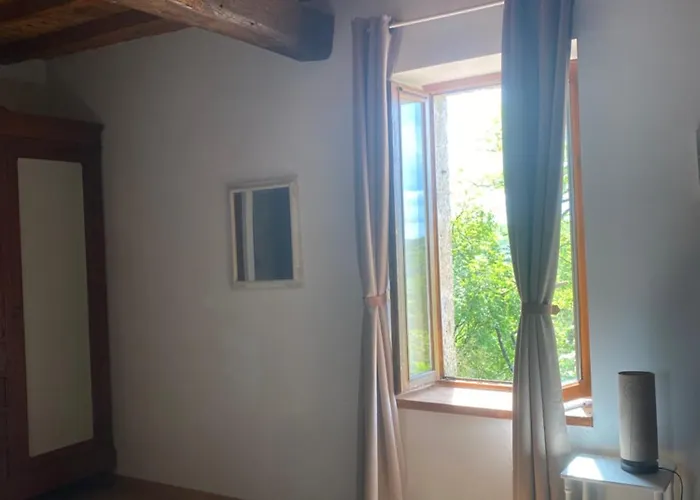 Chez Sophie -chambres D’hôtes, Et équestre Couette-café 3*