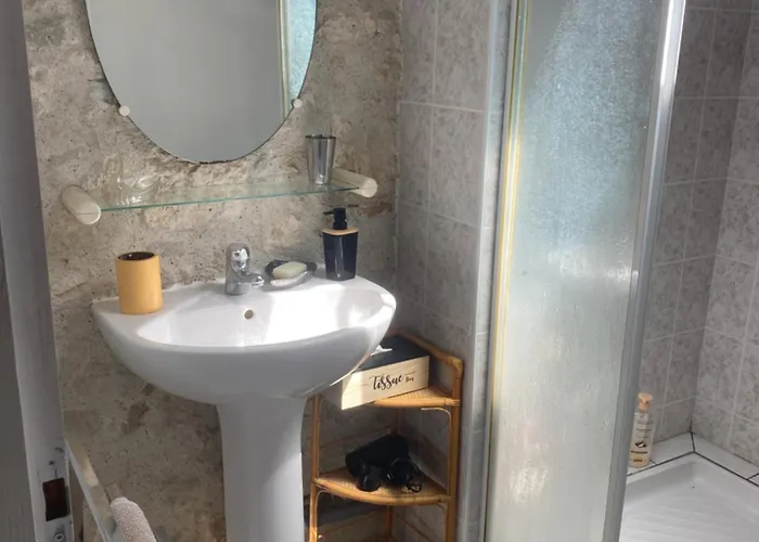 Chez Sophie -chambres D’hôtes, Et équestre Couette-café Clermont-Dessous